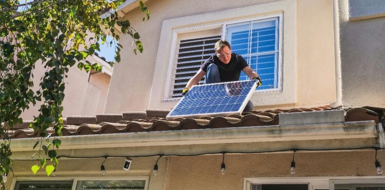 Solar registration warning as homeowners face costly compliance risks